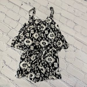 •Girls size 5/6 Jumper